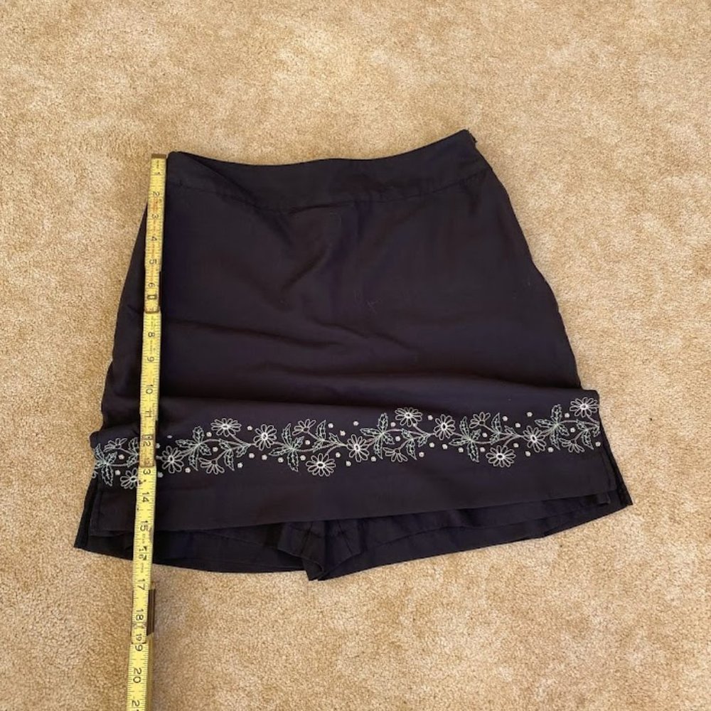 Izod Golf Black Flower Embroidered Skirt Skort(6)